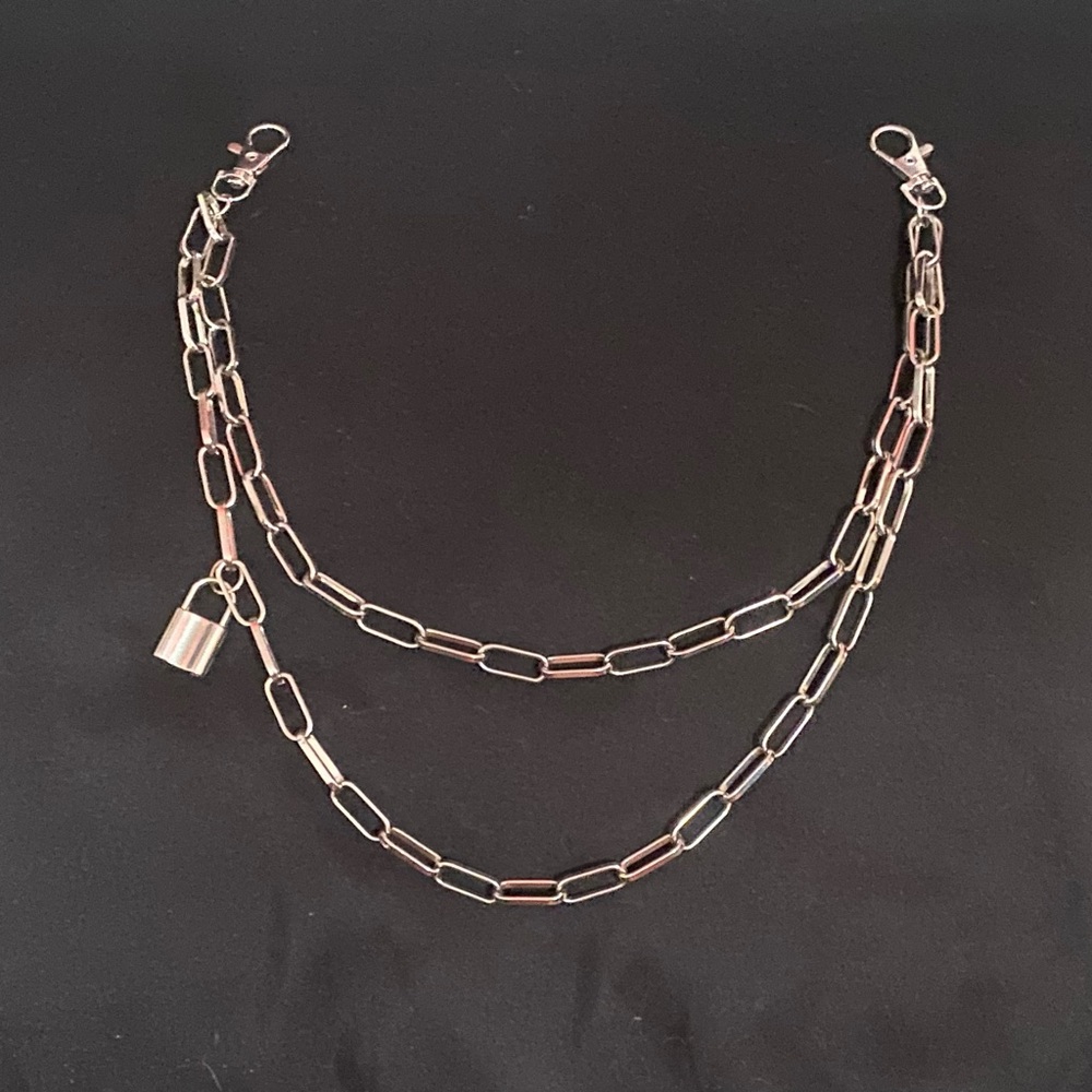 Pants chain with decoration lock